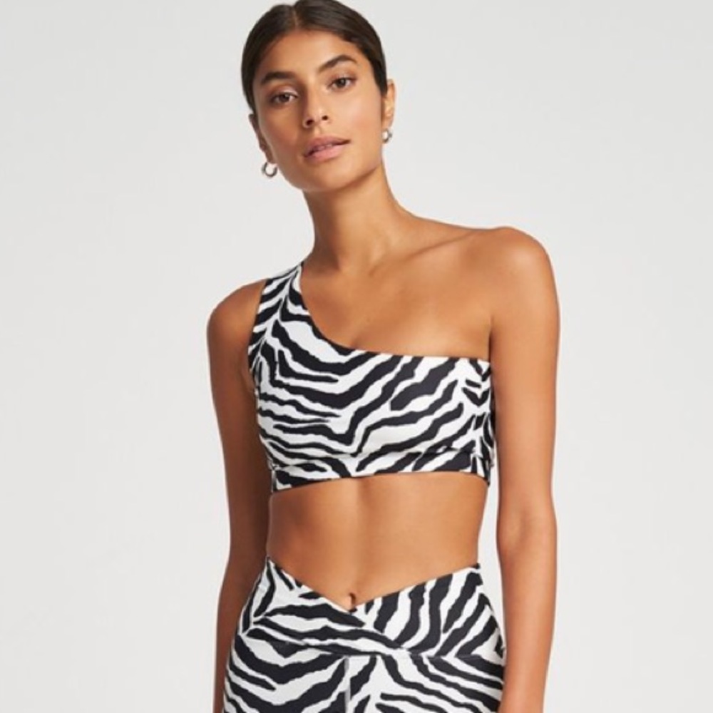 🏷NWT Year of Ours Upper Cut Bra + Leggings Set Zebra Print